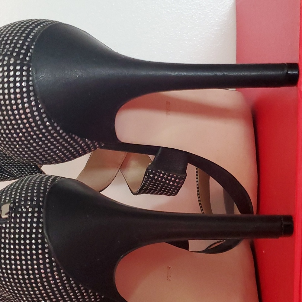 Open toe pumps. - Picture 9 of 10